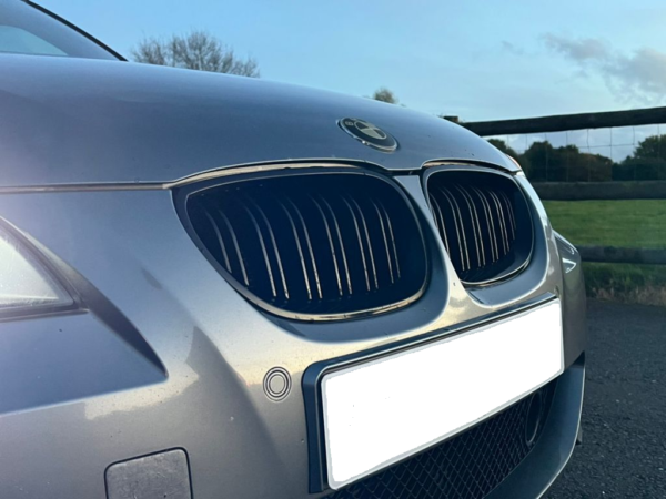 BMW 5 SERIES E60 E61 GLOSS BLACK M5 STYLE DOUBLE SLAT GRILL 03-10